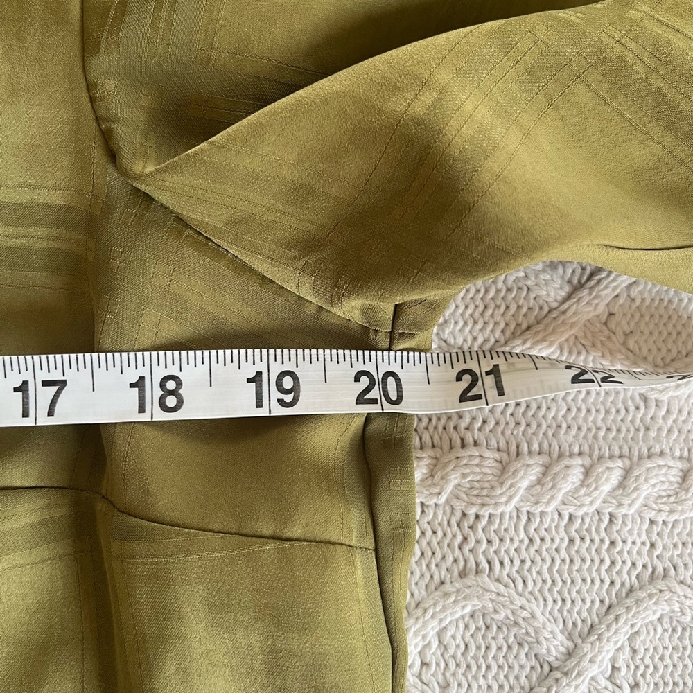 A New Day Brand Rich Olive Short Sleeve Blouse Size Medium - Picture 3 of 10